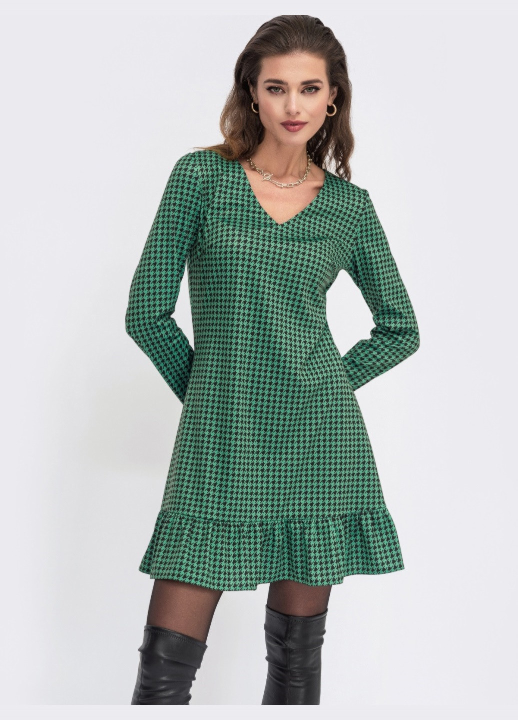 Зеленое зеленое платье-трапеция в «гусиную лапку» с оборкой по низу Dressa