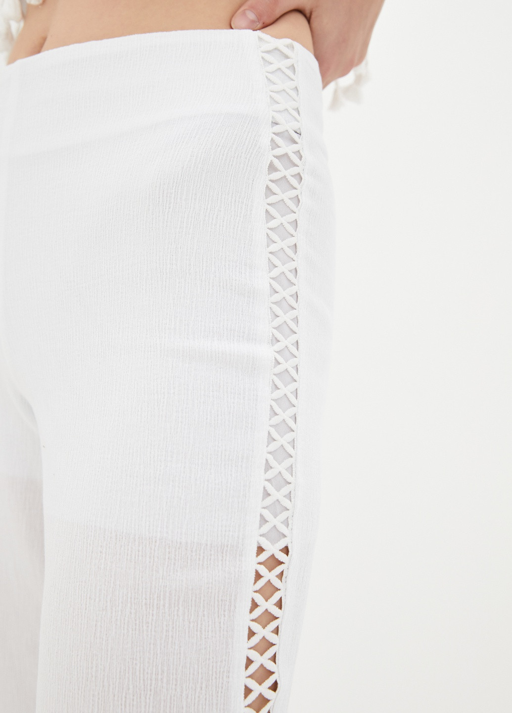 Белые кэжуал демисезонные брюки Luzana