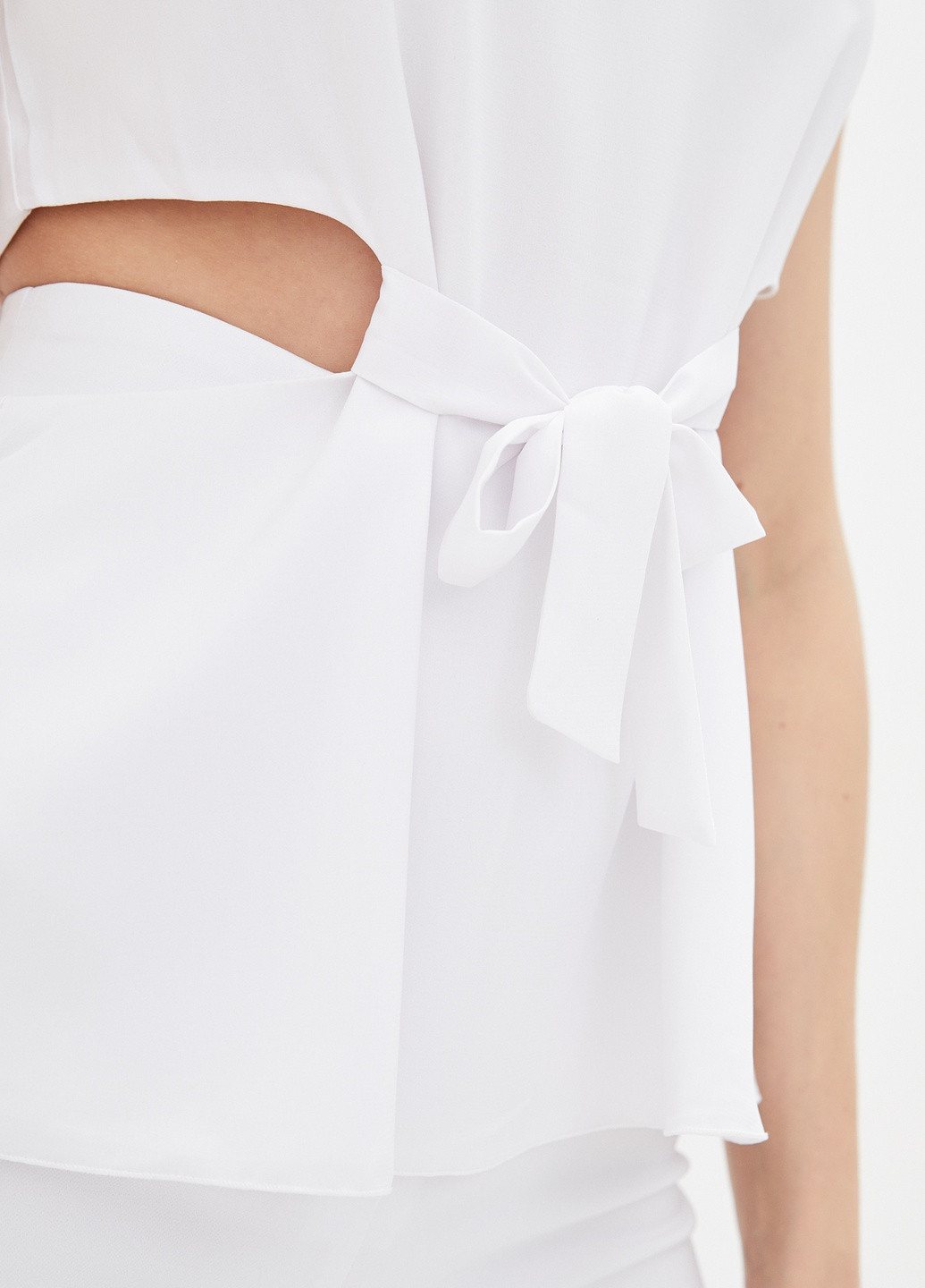 Біла демісезонна блузка Luzana