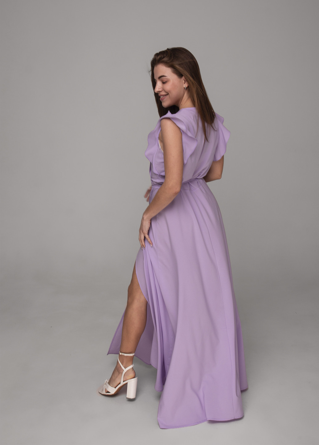 Фиолетовое праздничный длинное платье на запах с воланами на рукавах GorLin однотонное
