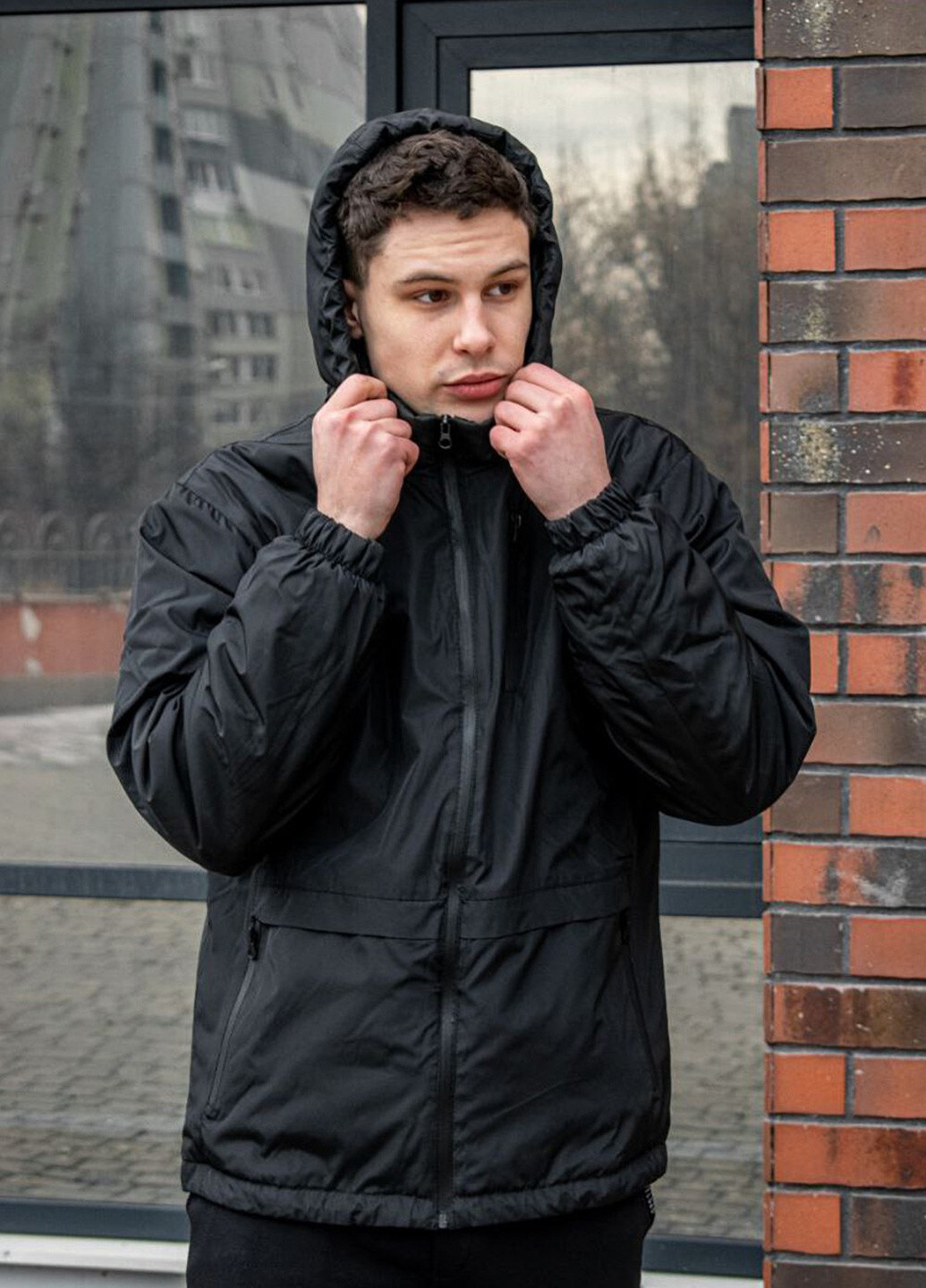 Чорна демісезонна куртка escape Reload