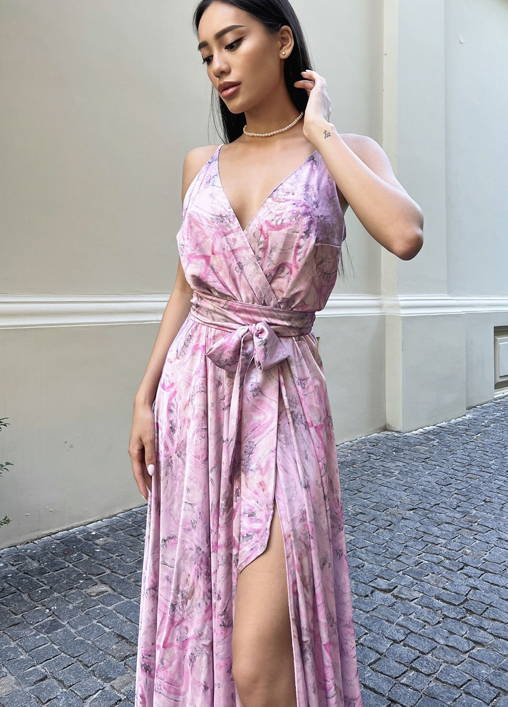 Розовое повседневный элегантное платье на тонких бретелях Jadone Fashion с цветочным принтом