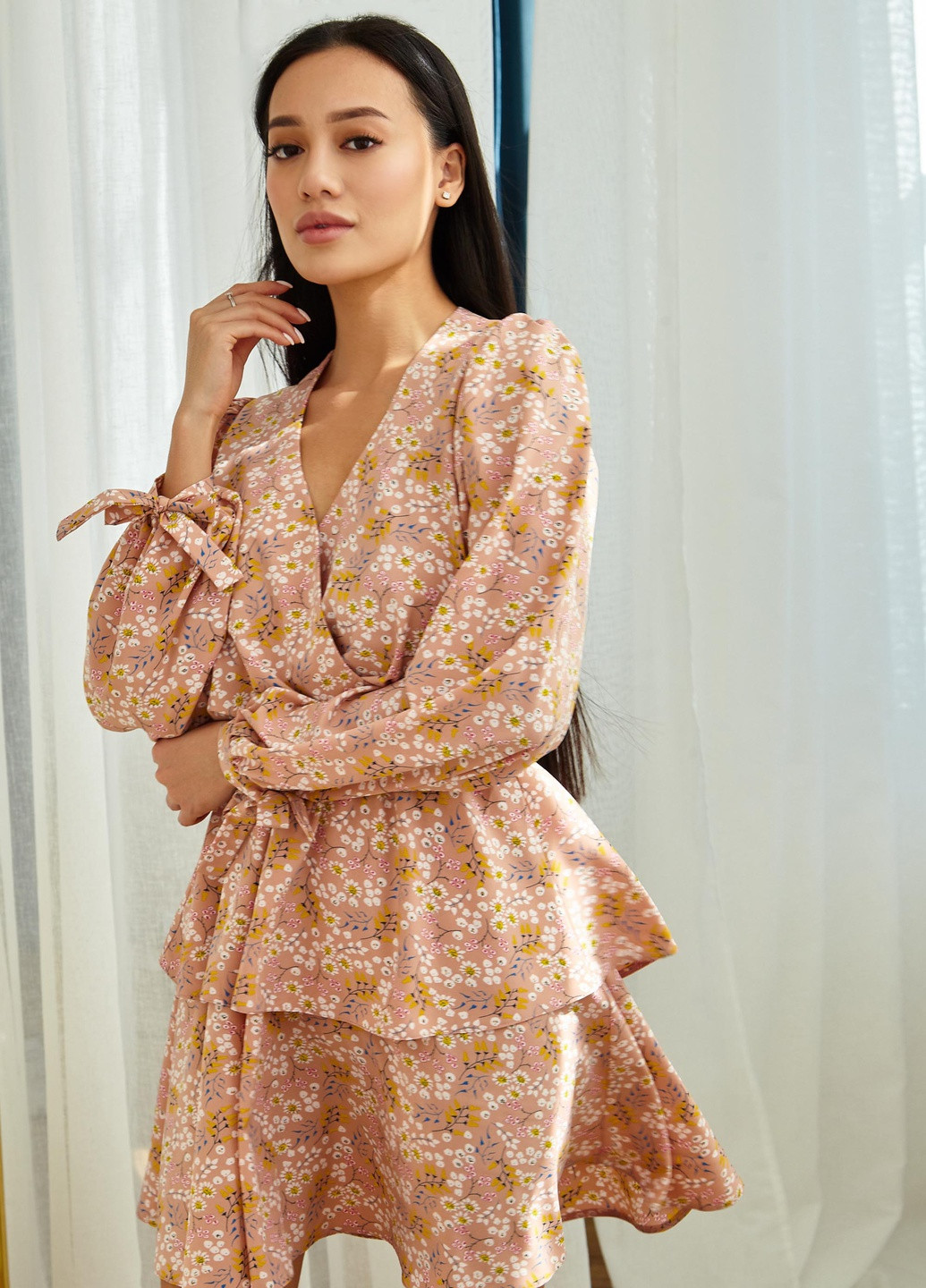 Малиновое повседневный мини платье на запах Jadone Fashion с цветочным принтом