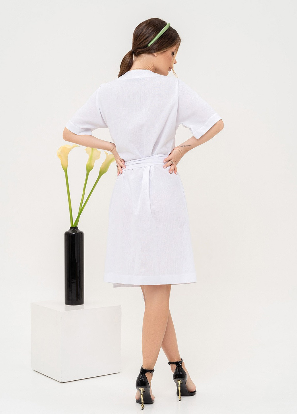 Белое повседневный платье женское на запах ISSA PLUS однотонное