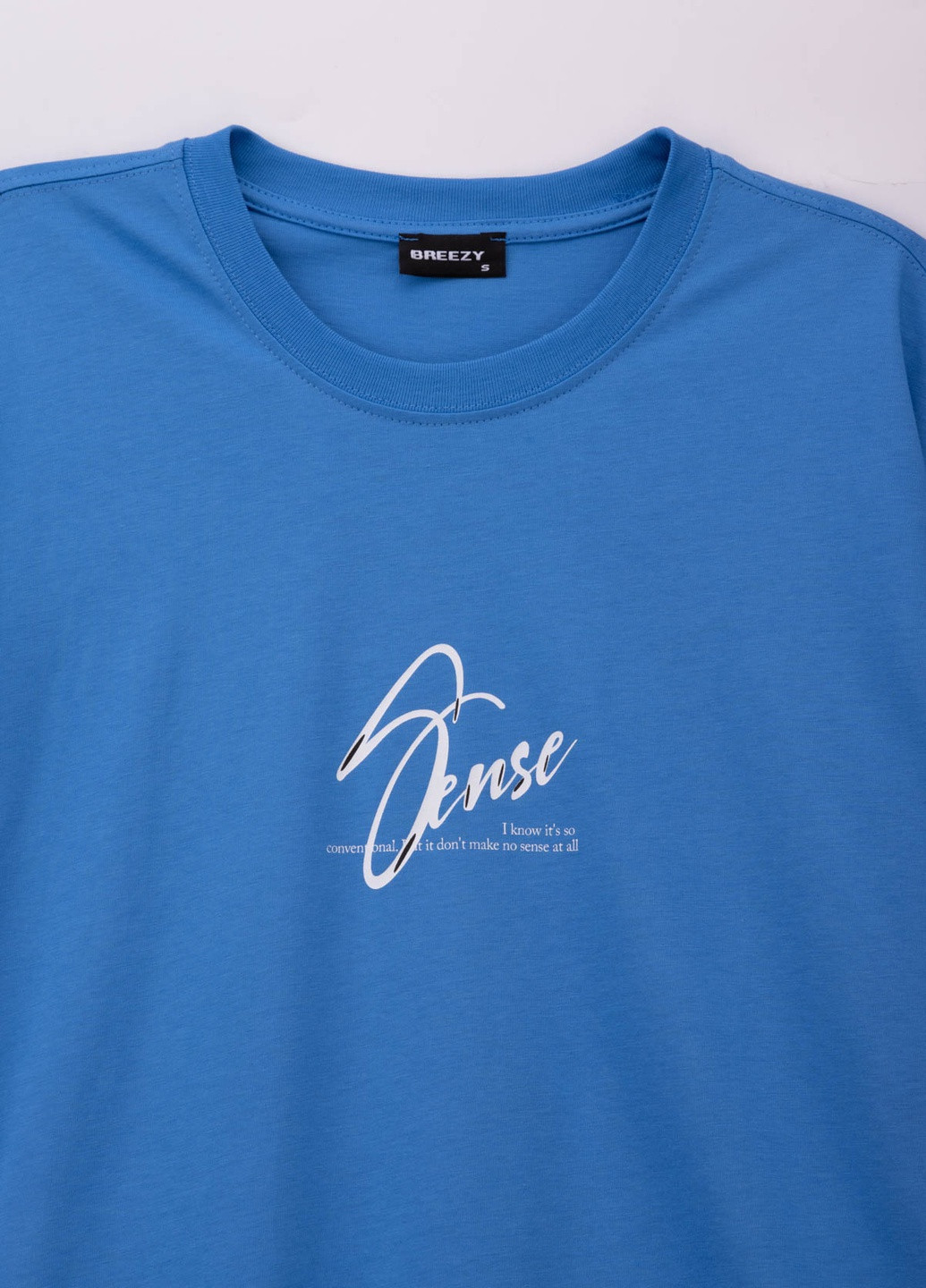 Блакитна футболка Breezy