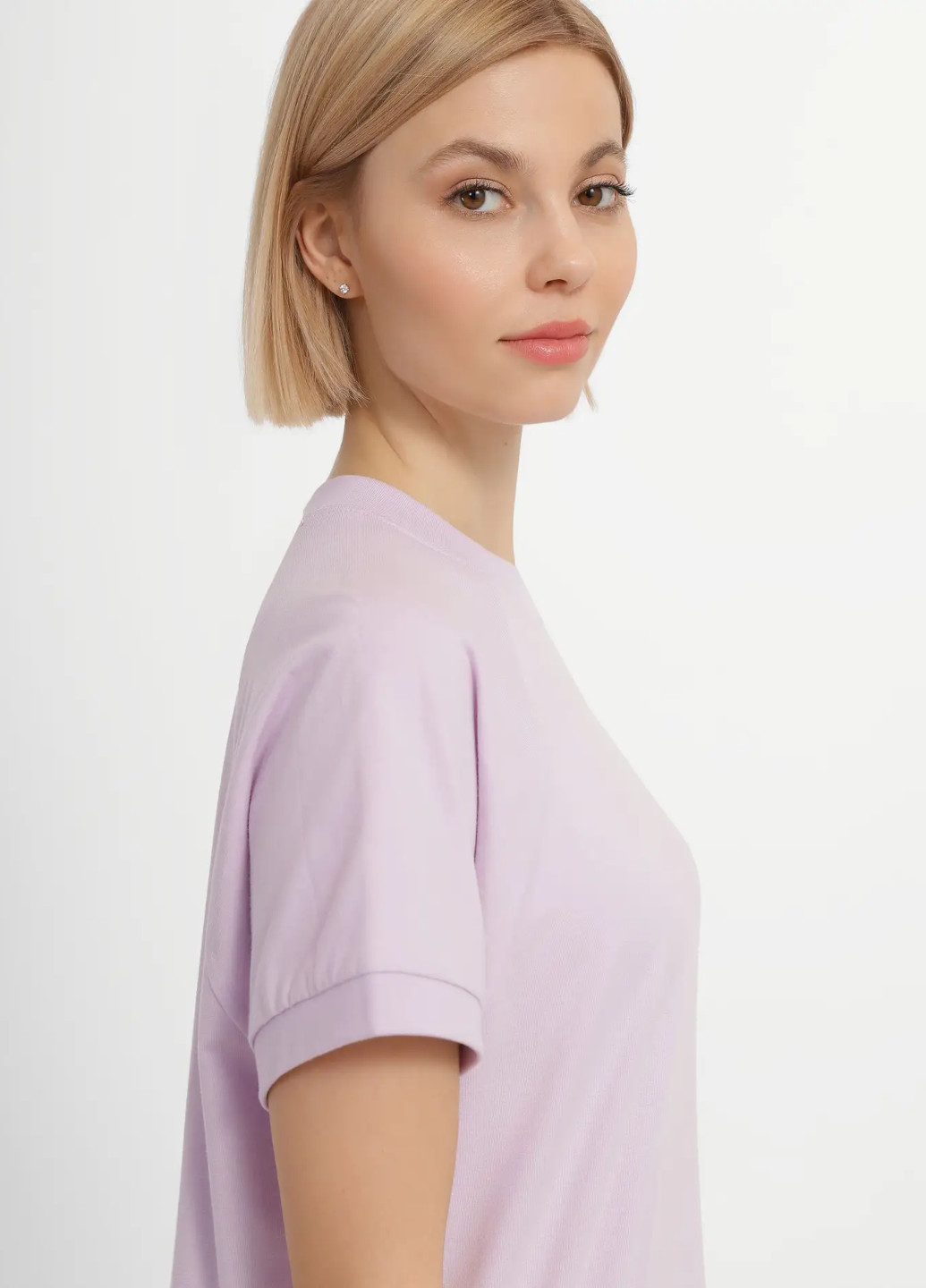 Светло-фиолетовая всесезон футболка женская с коротким рукавом Роза