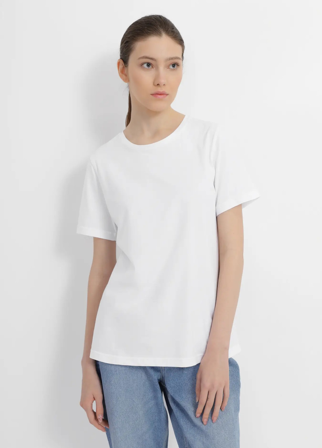 Белая всесезон футболка женская с коротким рукавом Роза