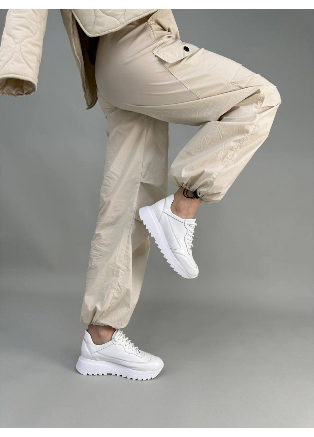Білі осінні жіночі шкіряні кросівки 36 VZUTIK
