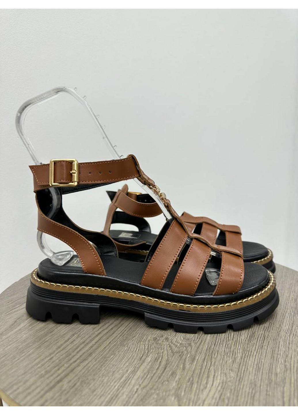 Повседневные женские кожаные босоножки 36 VZUTIK