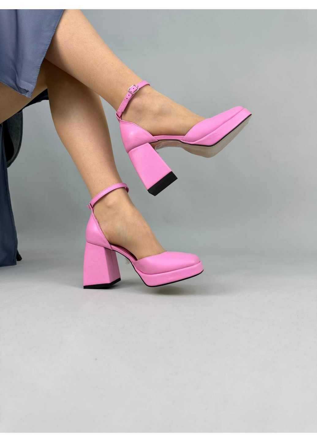 Повседневные женские кожаные босоножки 40 VZUTIK