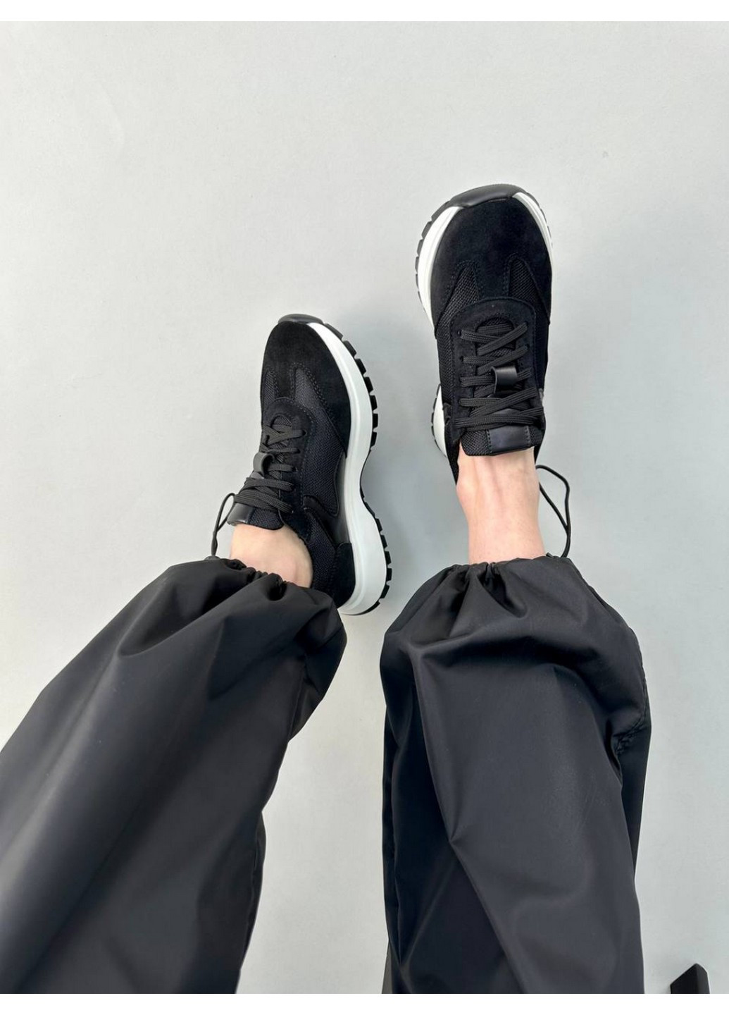 Чорні осінні жіночі замшеві кросівки 39 VZUTIK