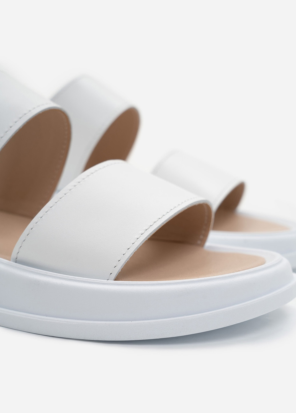 Белые кожаные босоножки на завышенной подошве ISSA PLUS на липучке