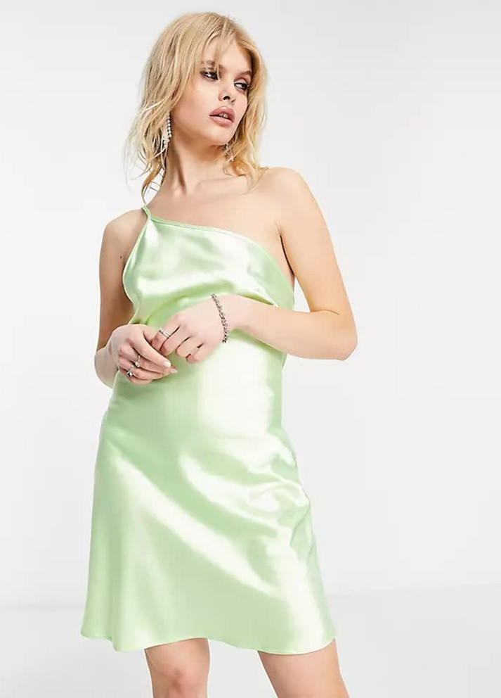 Зеленое кэжуал сатиновое платье на одно плече Flounce London однотонное