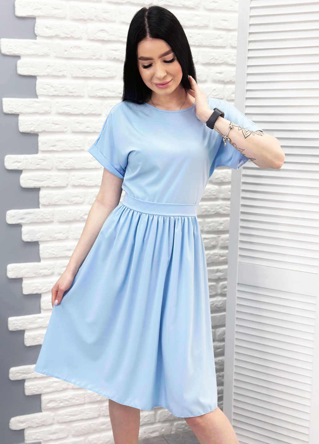 Голубое повседневный женское платье миди с короткими рукавами Fashion Girl однотонное