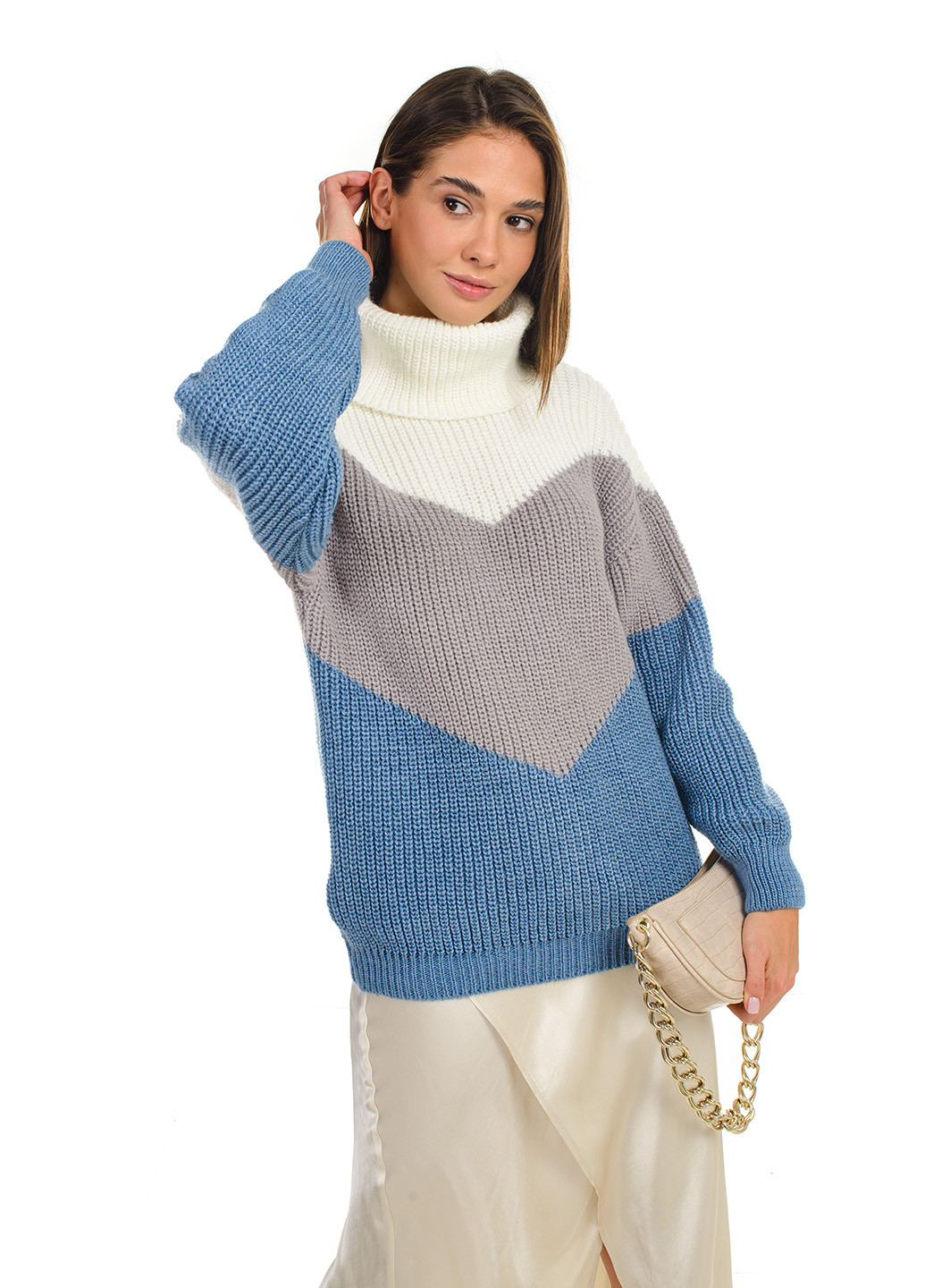 Голубой трехцветный объемный свитер “oversize” SVTR