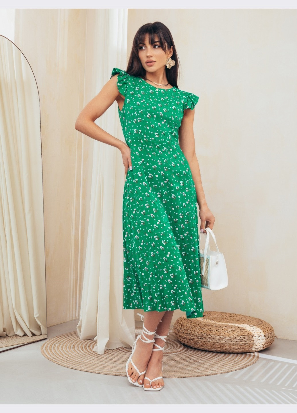 Зеленое зелёное платье с оригинальным вырезом по спинке Dressa