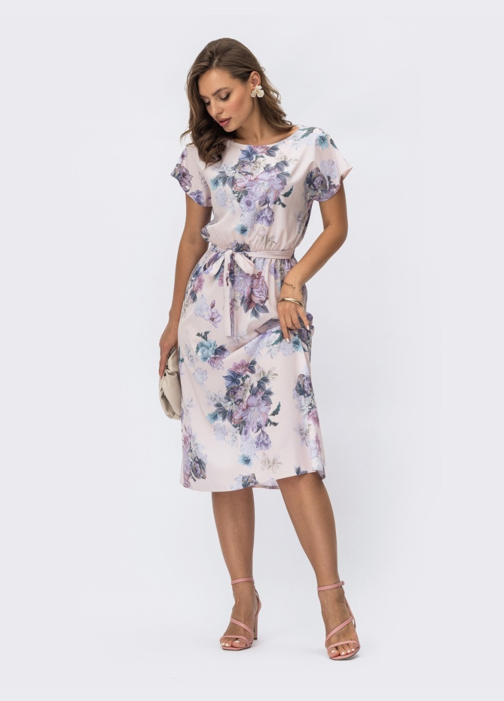 Пудровое платье с цветочным принтом и резинкой в поясе пудровое Dressa