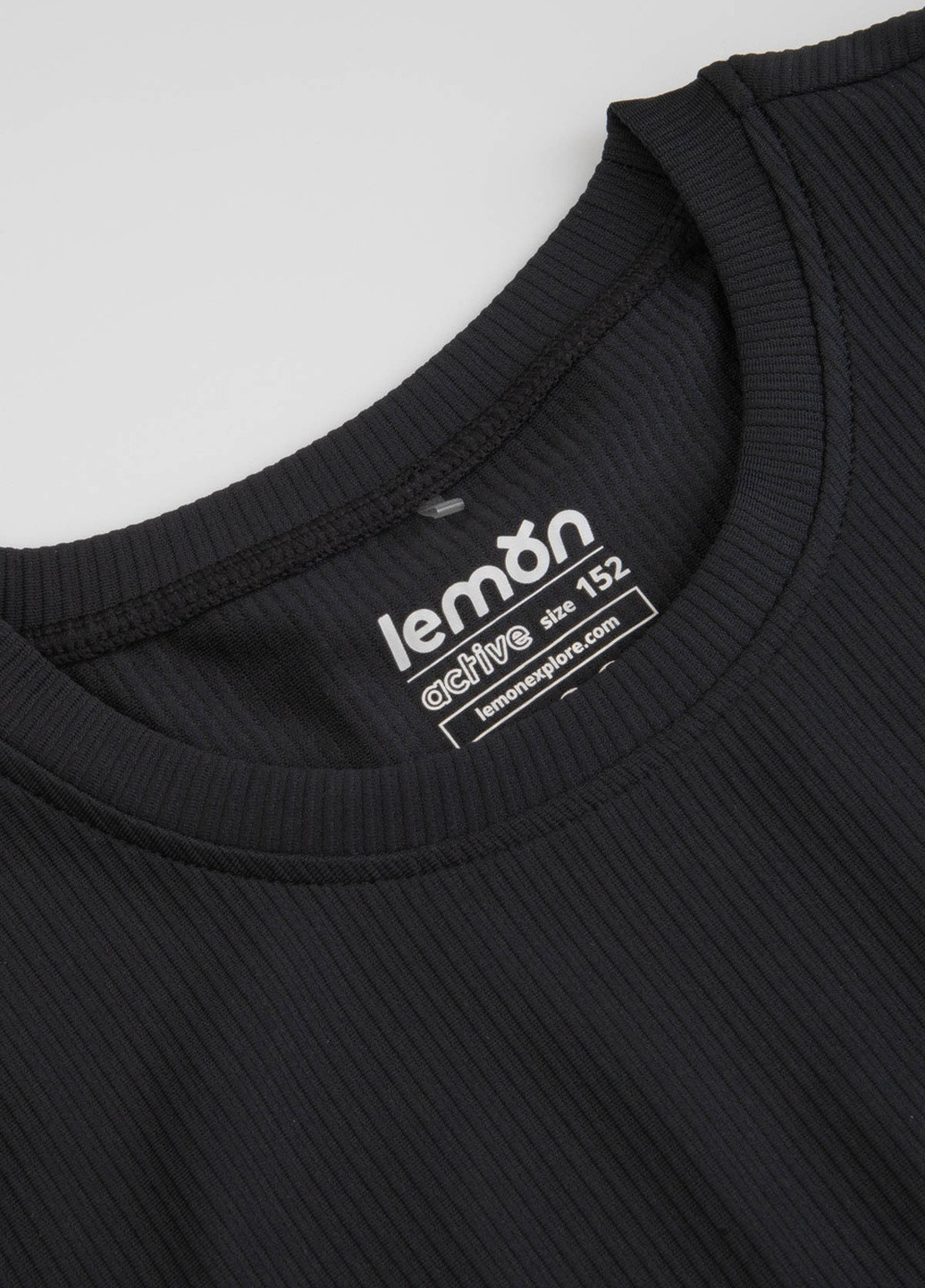 Черная футболка Lemon
