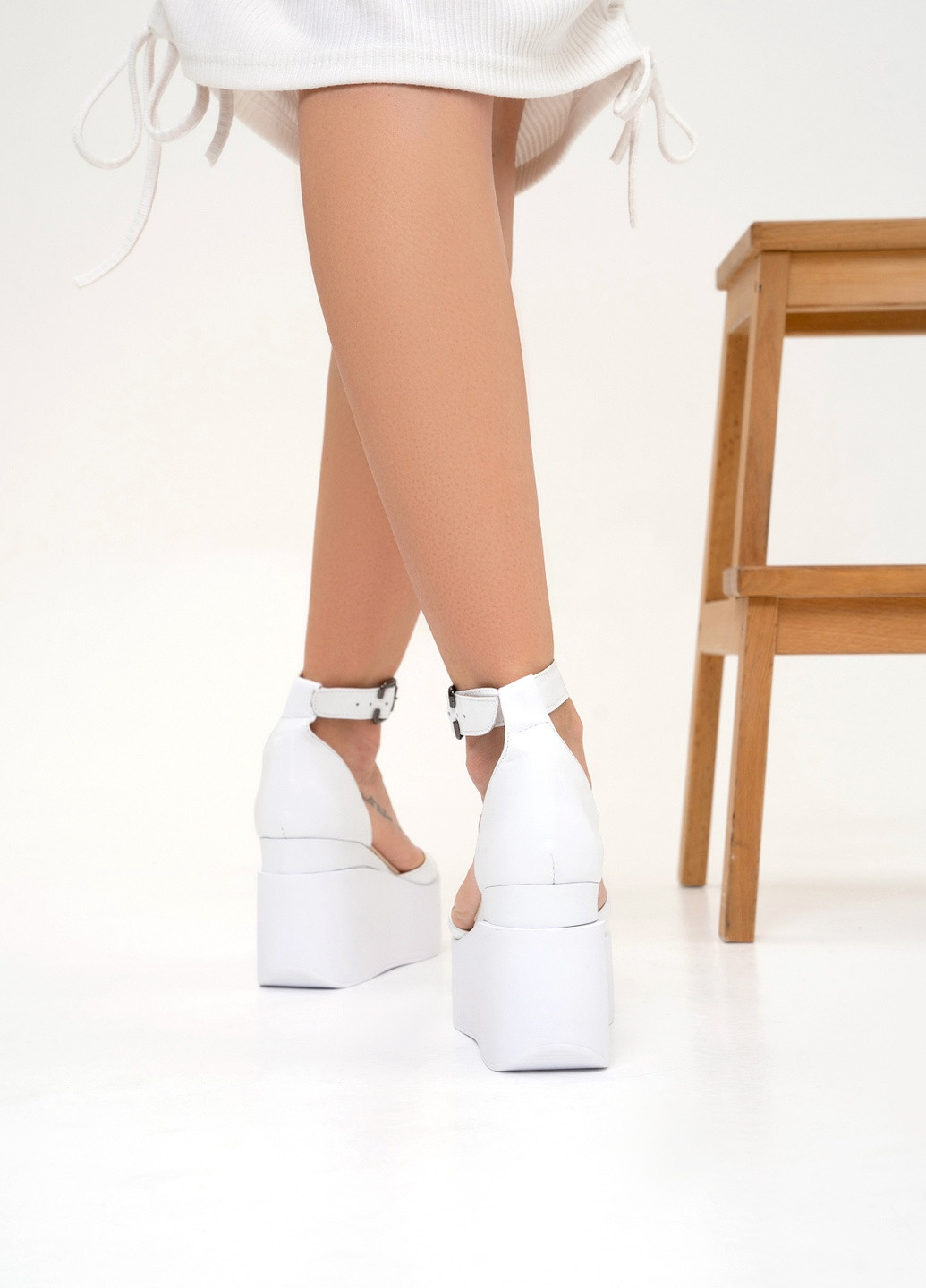 Белые босоножки женские ISSA PLUS с ремешком