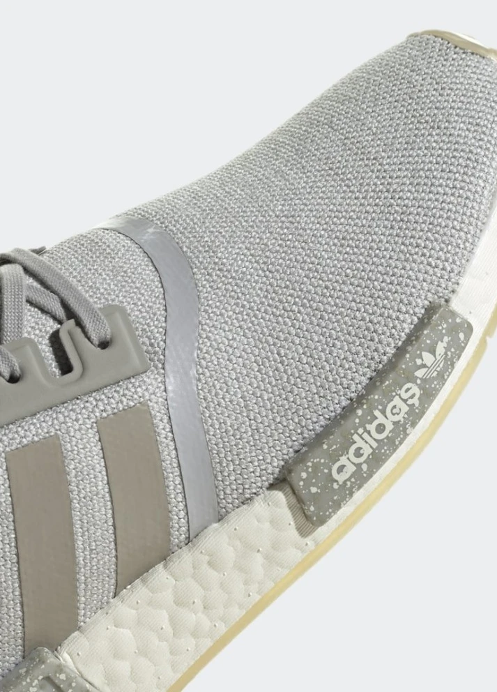 Сірі кросівки nmd r1 adidas