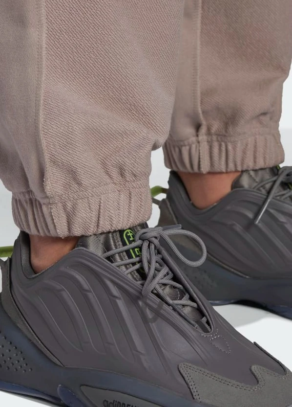 Бежевые спортивные брюки adidas