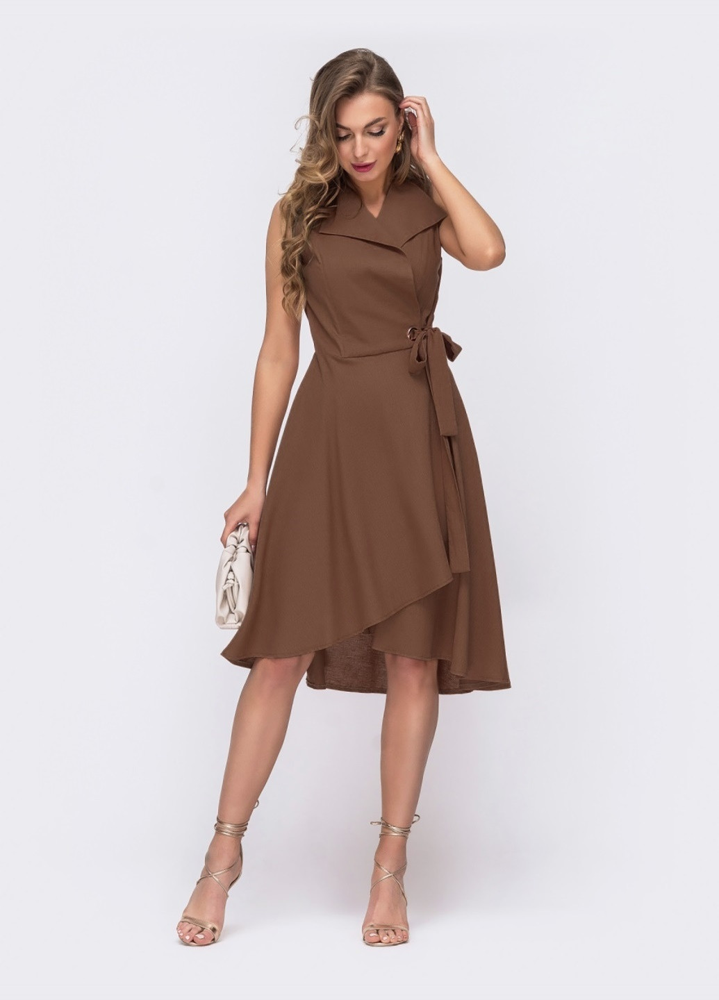 Коричневое платье на запах с удлиненной спинкой коричневое Dressa