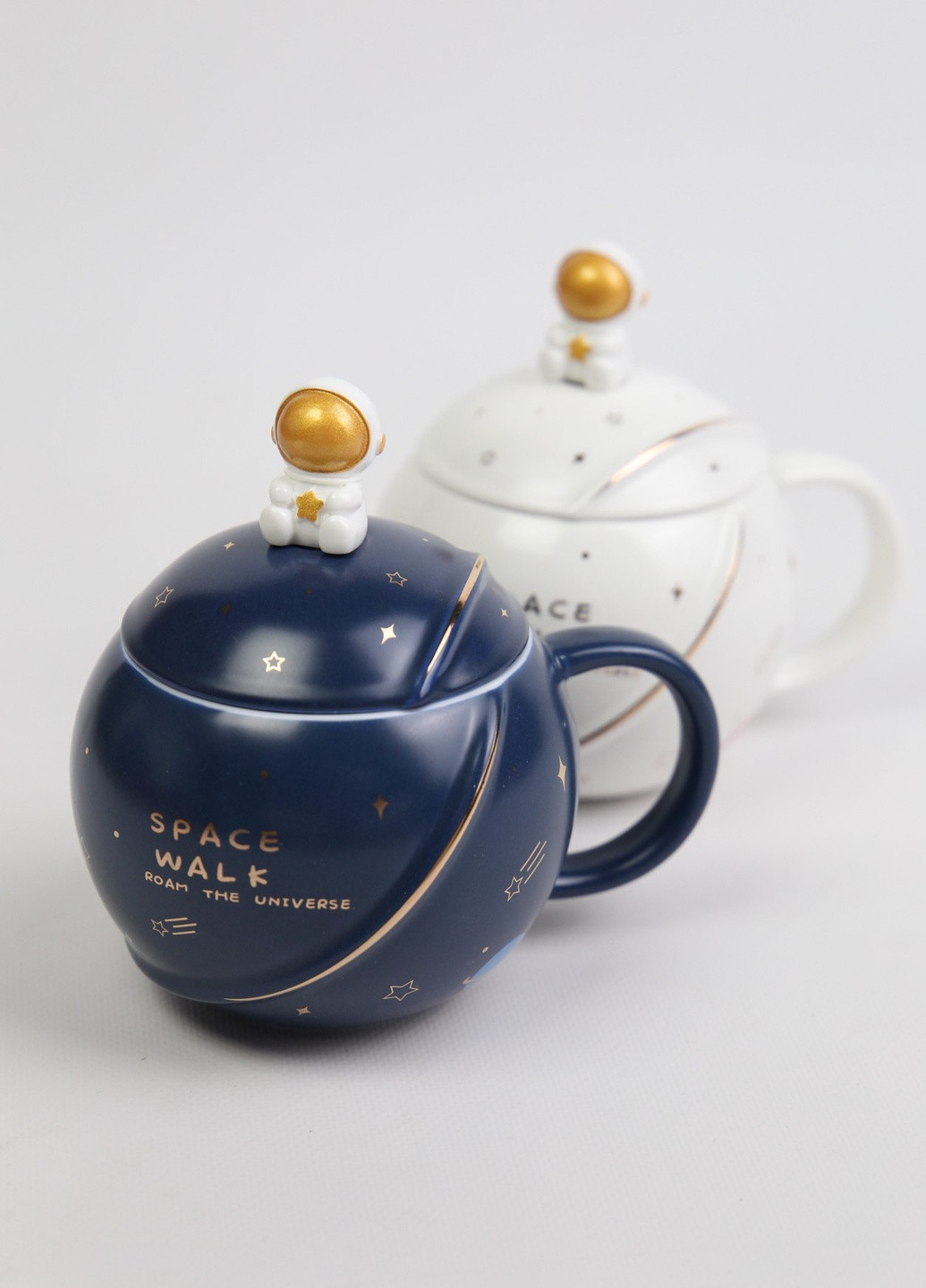 Чашка з кришкою і ложкою керамічна з космонавтом 350 мл Синя No Brand (259000116)