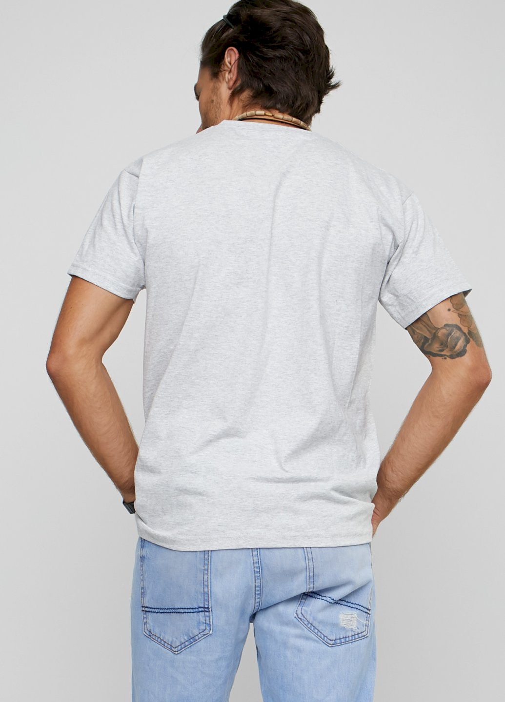 Сіра футболка чоловіча сіра "без звичайних людей не буває великих" YAPPI