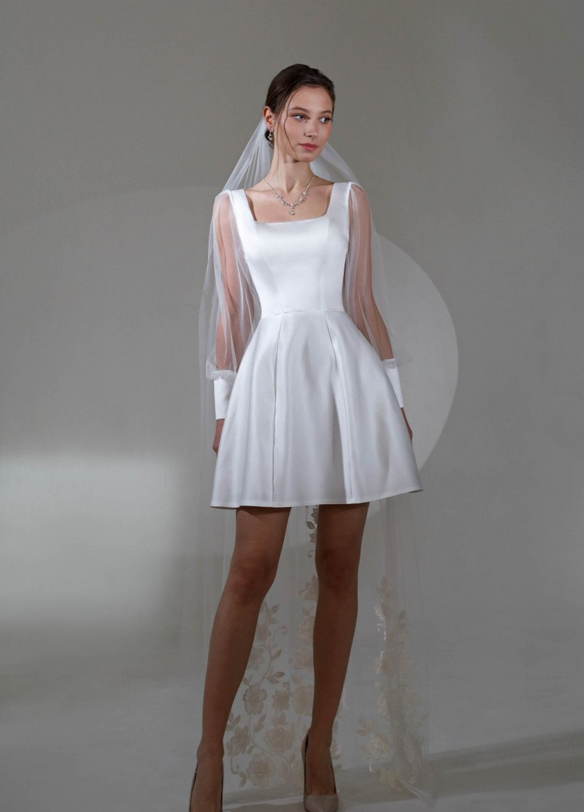 Белое вечернее платье а-силуэт Lolita однотонное