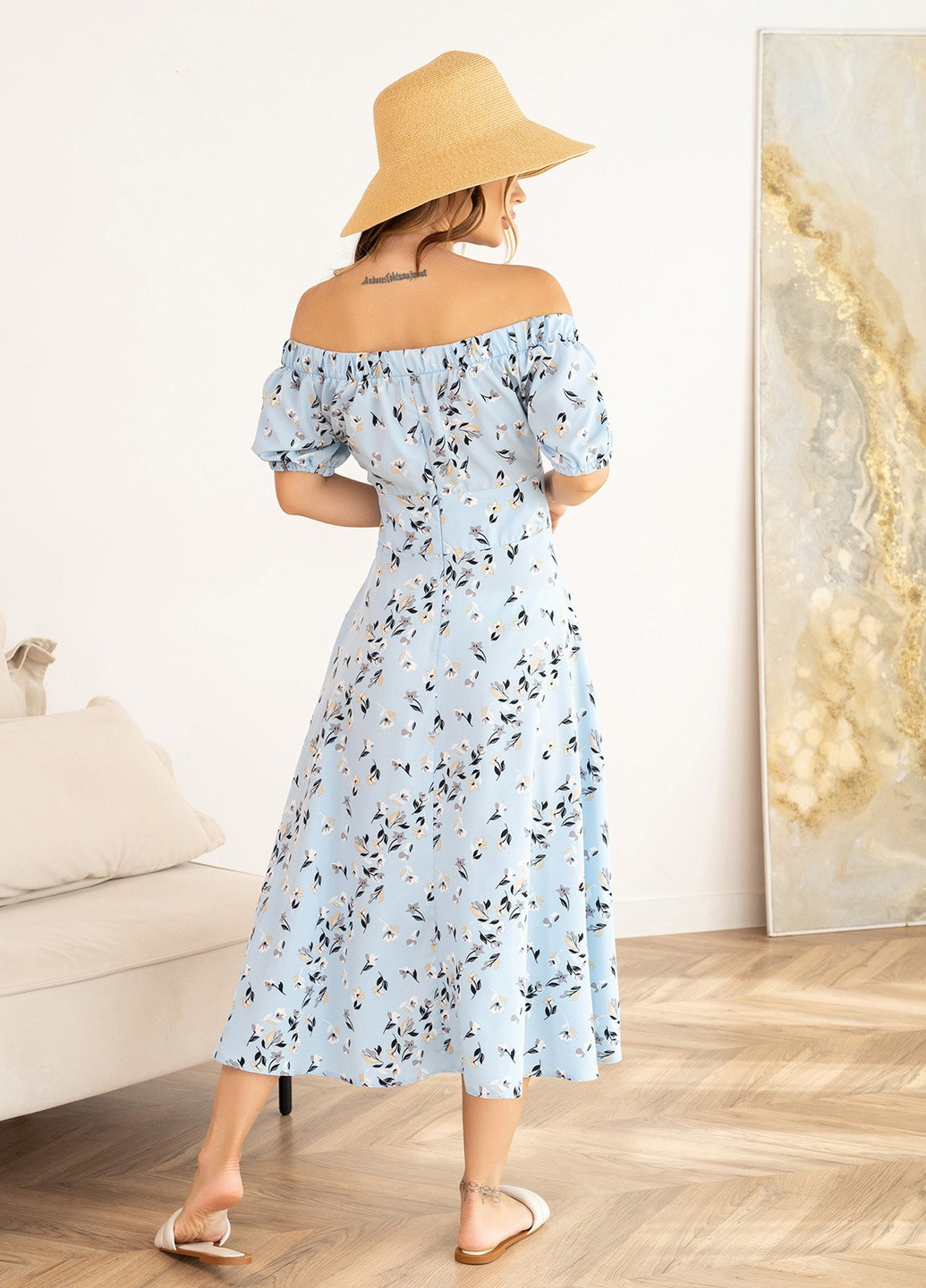 Голубое повседневный платье женское с открытыми плечами ISSA PLUS с цветочным принтом