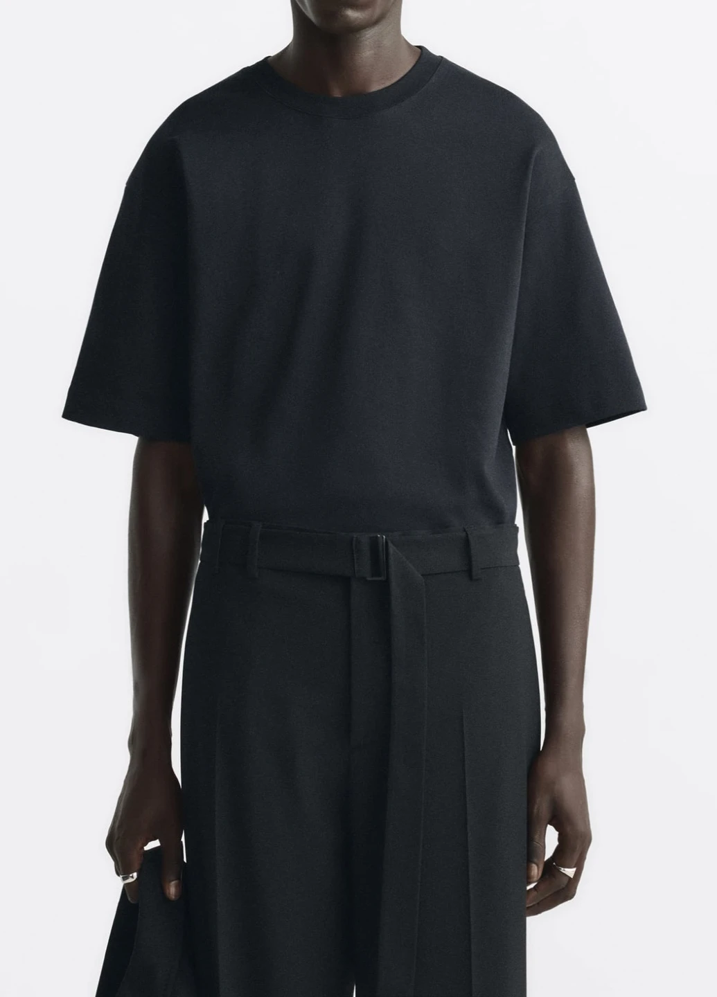 Черная футболка Zara
