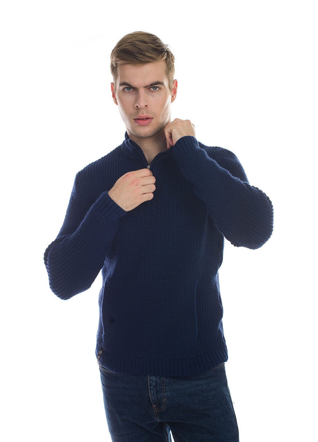 Темно-синий мужской свитер со змейкой на воротнике SVTR