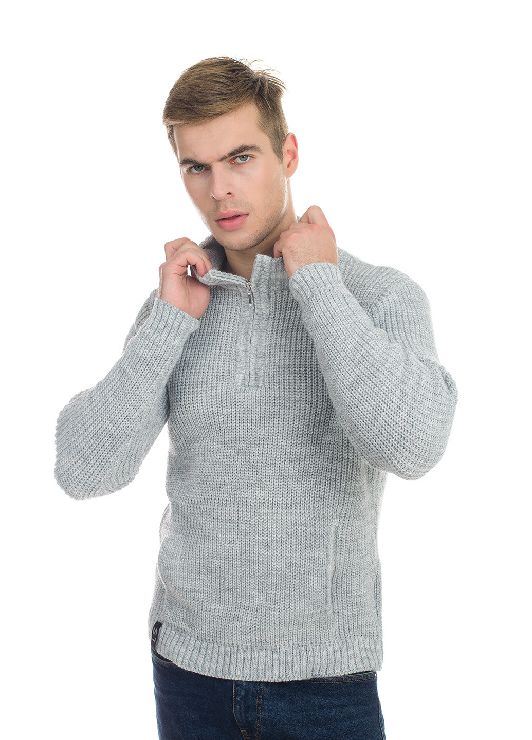 Светло-серый мужской свитер со змейкой на воротнике SVTR