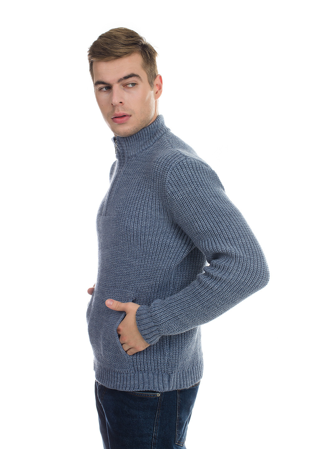 Серо-голубой мужской свитер со змейкой на воротнике SVTR
