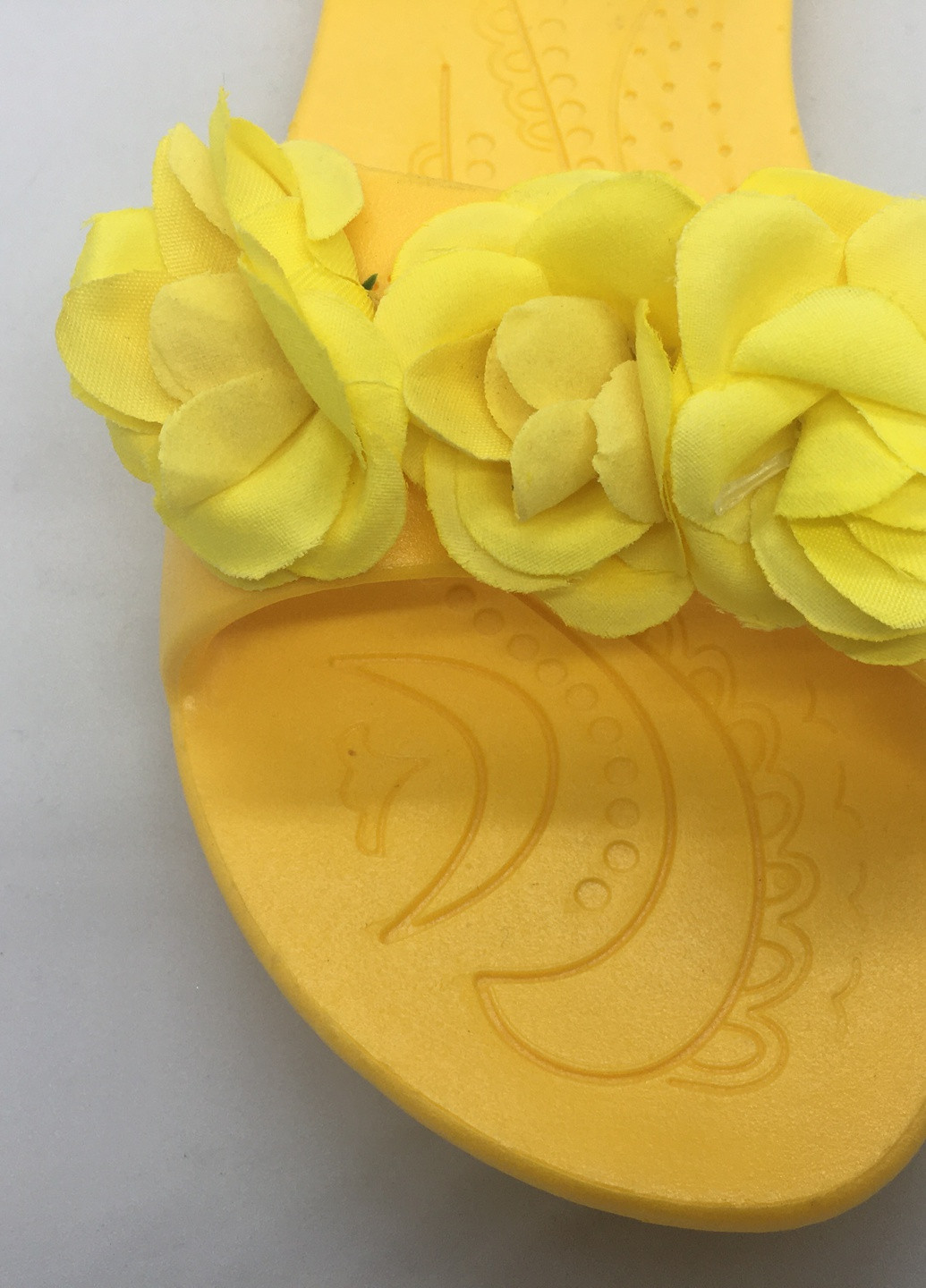 Желтые шлепанцы Casa di Stella с цветами