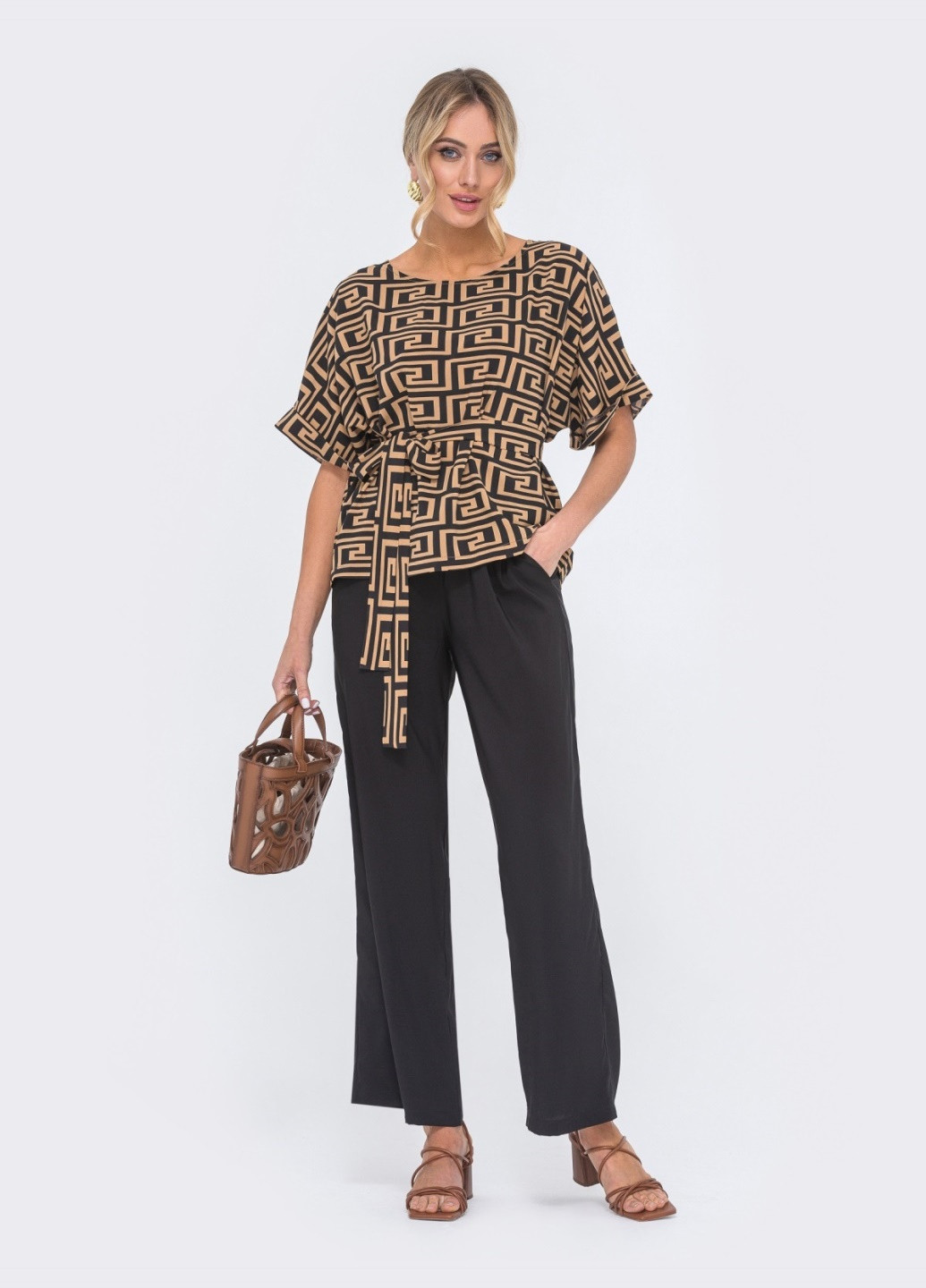 брючный костюм с коричневой принтованной блузкой Dressa (259261944)