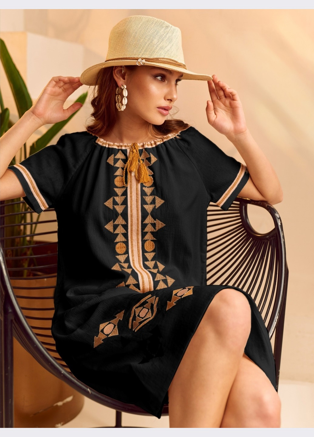 Черное кэжуал кежуал платье-вышиванка черного цвета Dressa с орнаментом