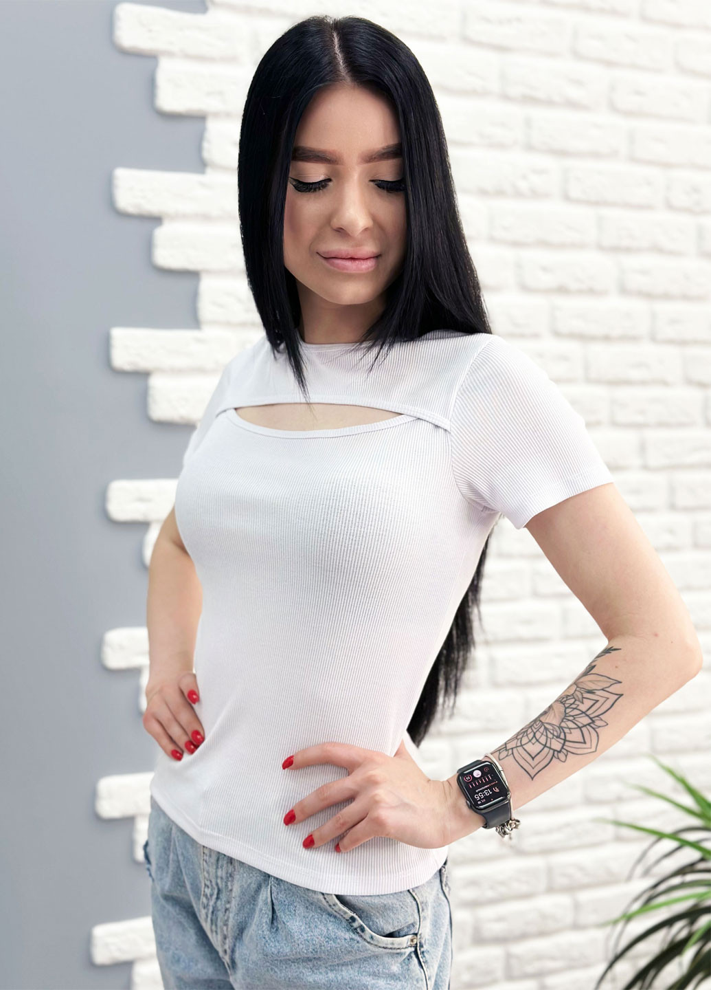 Белая летняя футболка с вырезом Fashion Girl Bianka