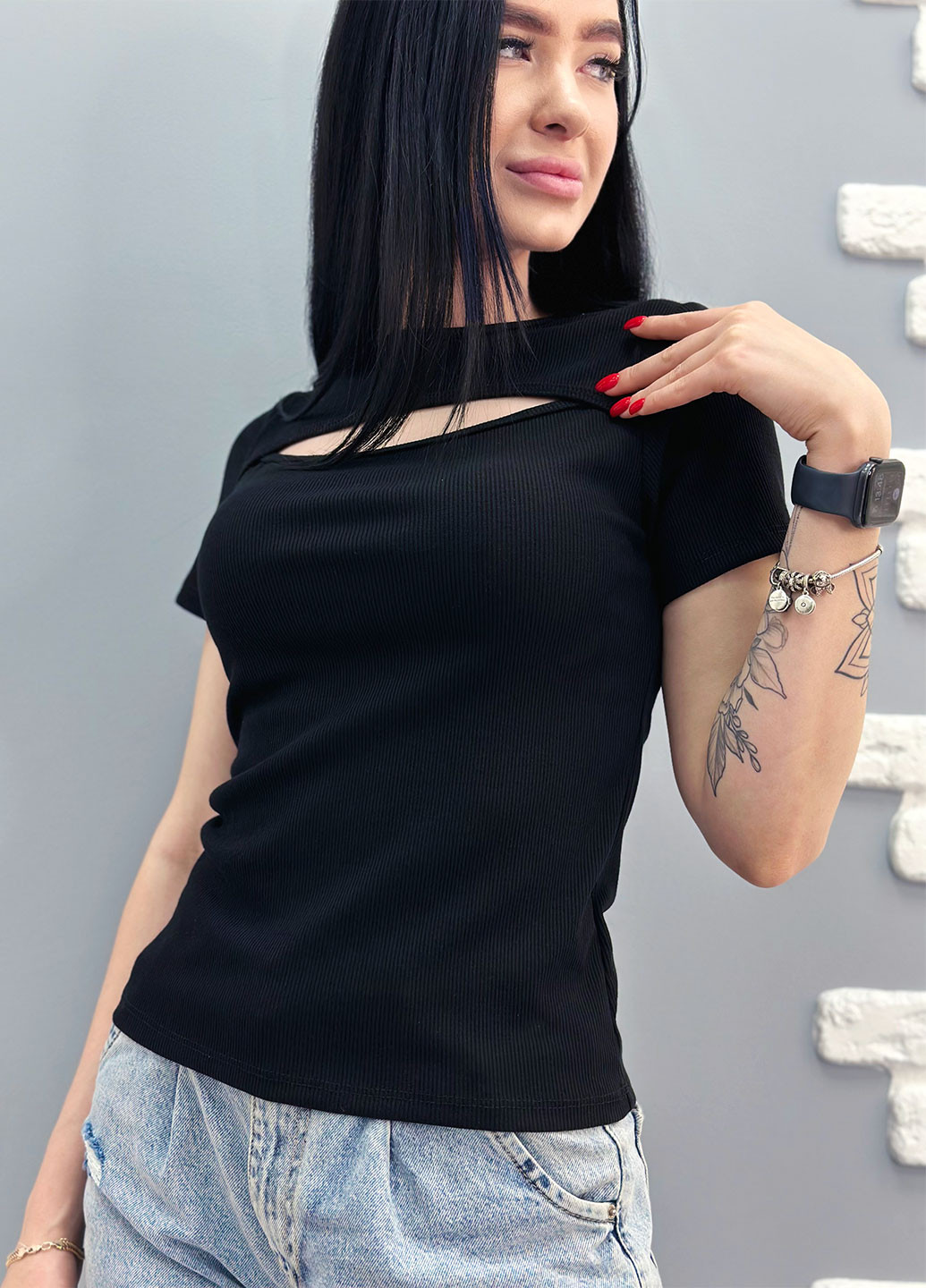 Чорна літня футболка з вирізом Fashion Girl Bianka