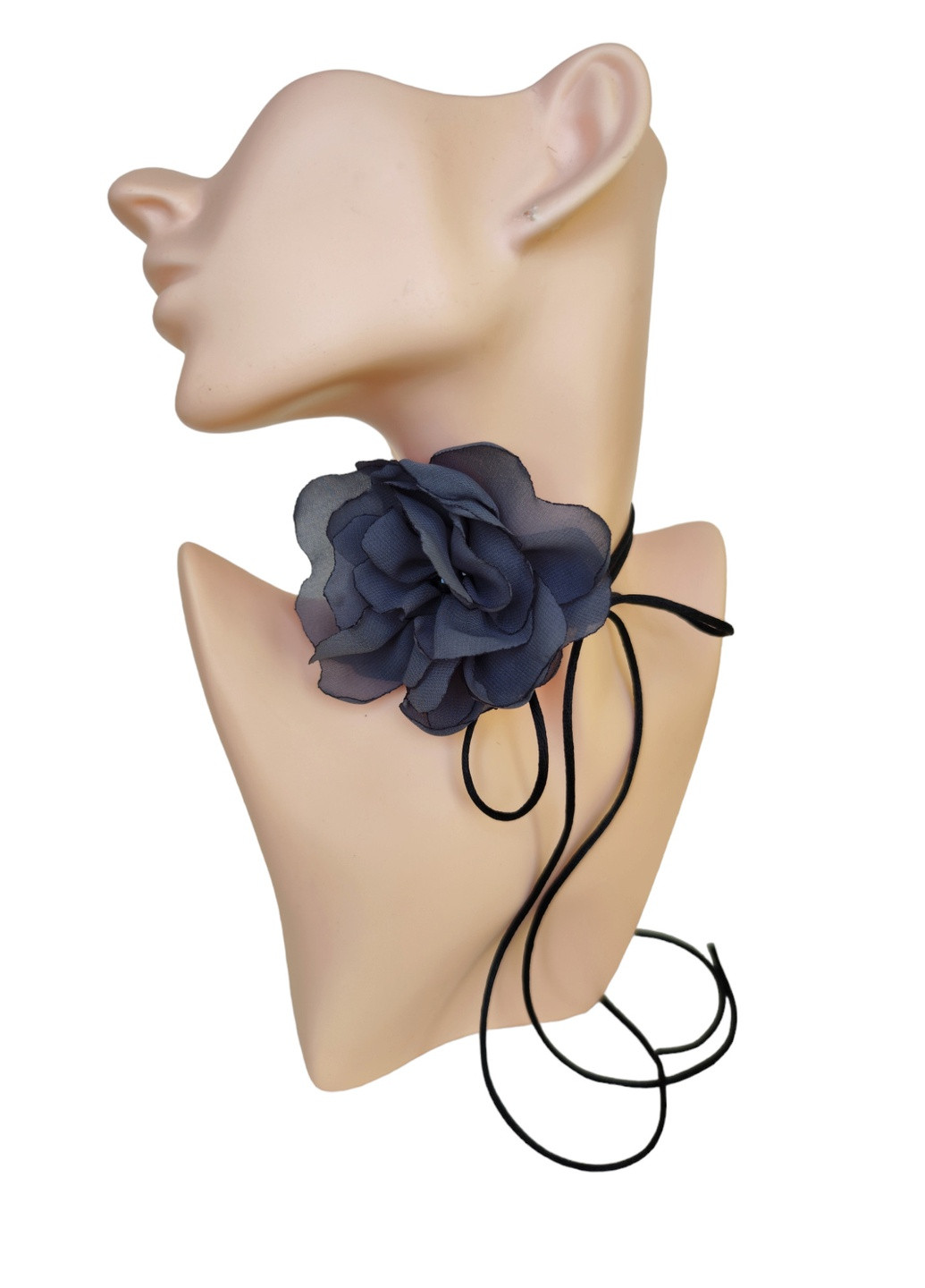 Трендовый чокер роза серого цвета на шнурке, чокер цветок, украшение на шею с розой из шифона Ksenija Vitali (259318165)