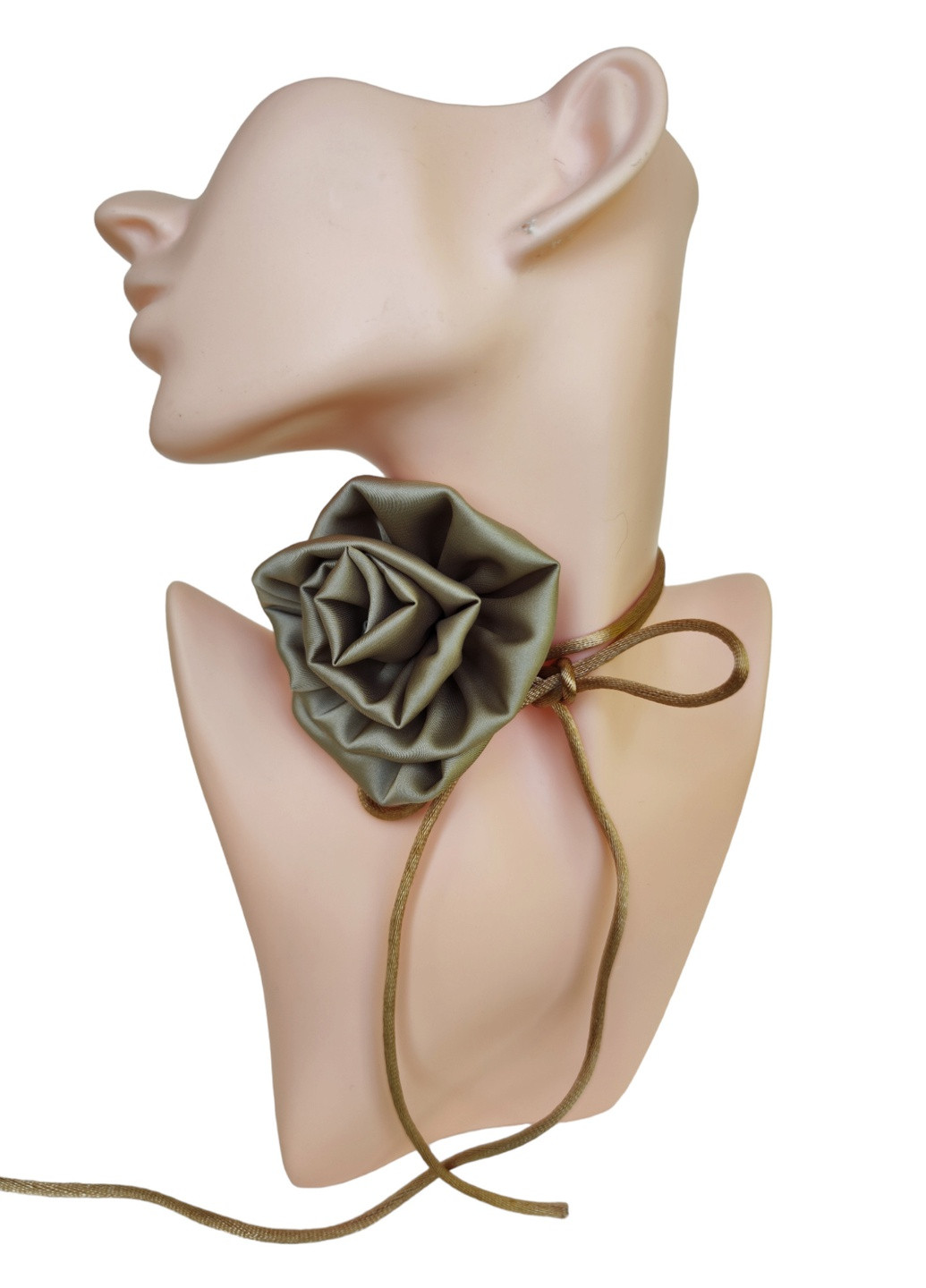 Трендовый чокер роза оливкового цвета на шнурке, цветок чокер, украшение на шею с розой Ksenija Vitali (259318161)