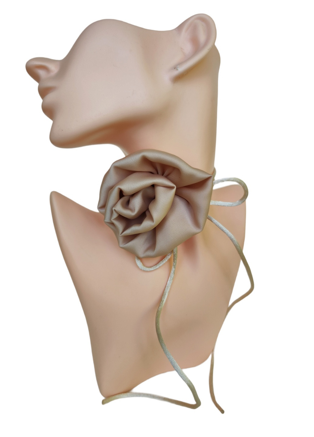 Чокер на шею цветок с розой на шнурке пудрового цвета, украшение на шею Ksenija Vitali (259318166)