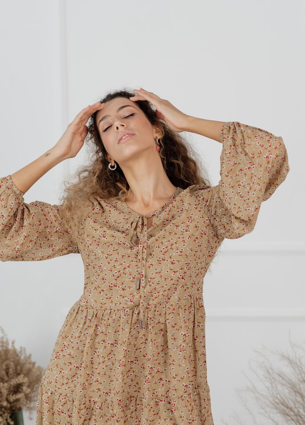 Бежевое платье Azuri