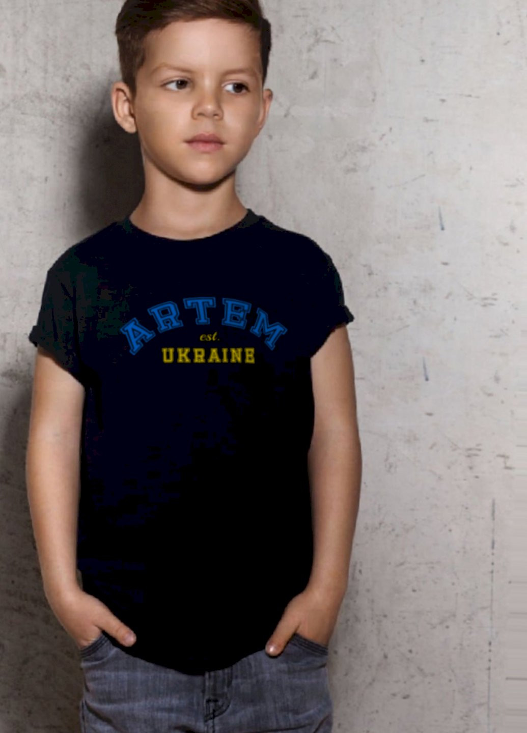 Черная демисезонная футболка детская патриотическая черная "артем est.ukraine" Young&Free