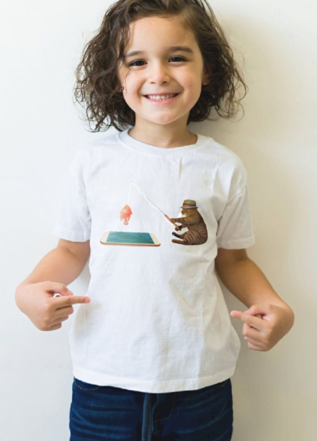 Белая демисезонная футболка детская белая "кіт на рибалці" Young&Free