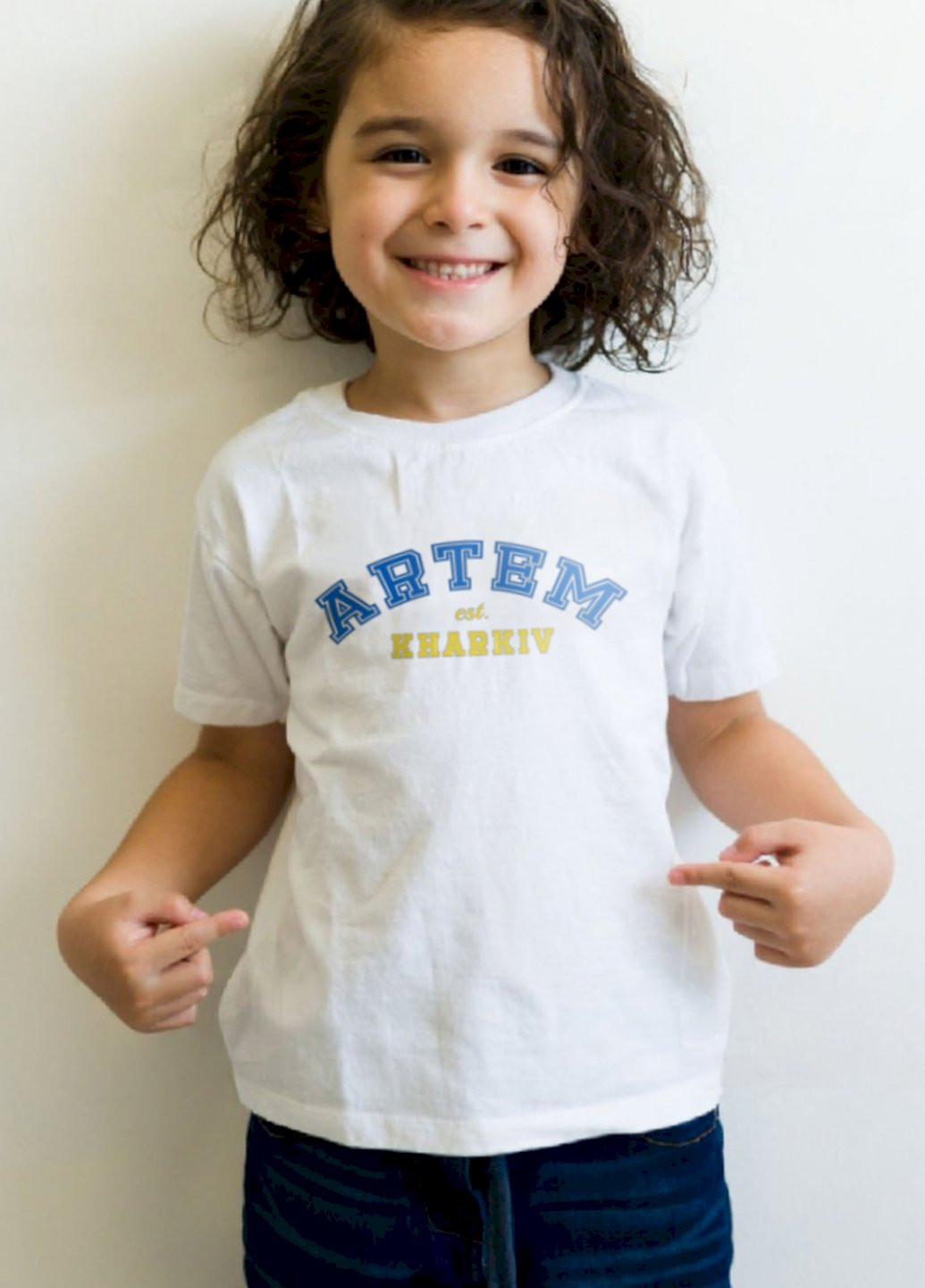 Белая демисезонная футболка детская патриотическая белая "artem est.kharkiv" Young&Free