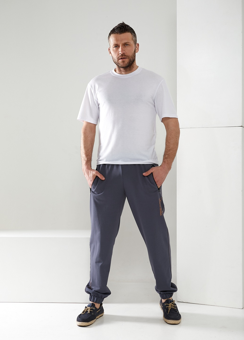 Спортивні брюки із трикотажу двунитка з манжетами Tailer (259425737)