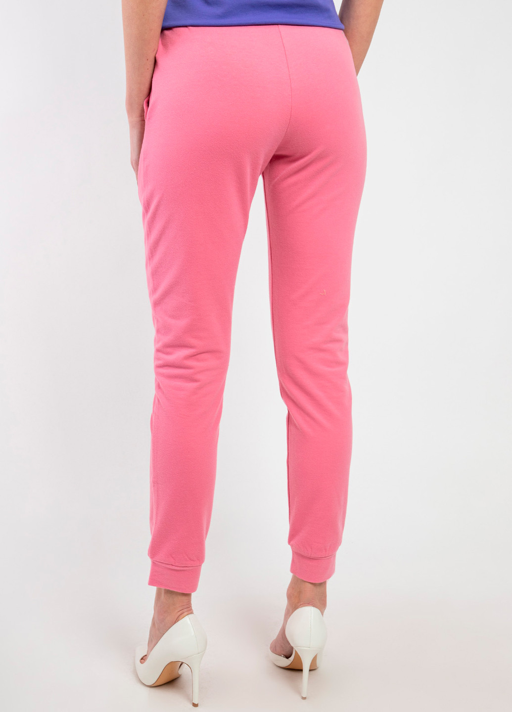 Розовые спортивные летние брюки EA7