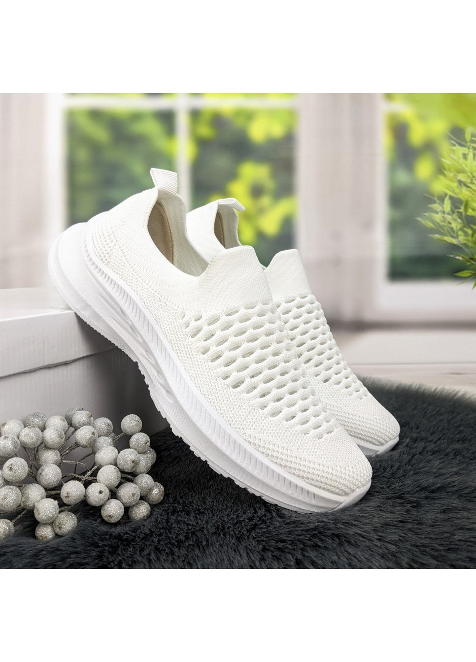 Білі всесезонні кросівки жіночі текстильні весняно-літні Dago