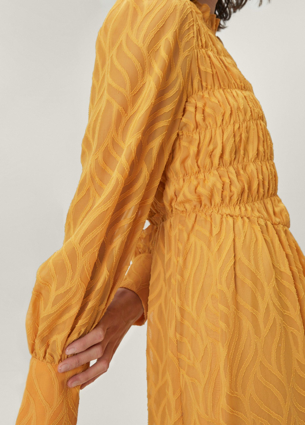 Жовтий кежуал текстуроване плаття максі зі складаннями Nasty Gal однотонна
